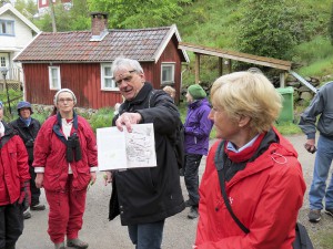 Stefan Edman visar hur fåglar som hördes ser ut Stefan Edman visar hur fåglar som hördes ser ut