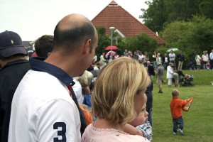 Intresserade åskådare.