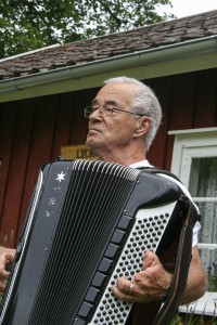 Sigge Töllefsen spelade dragspel.