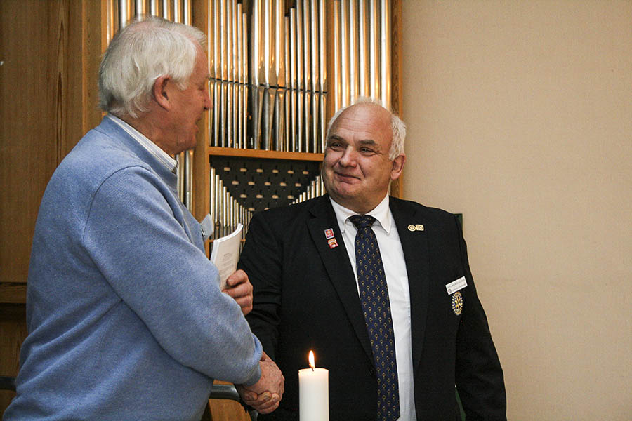 Carl-Wilhelm Stenhammar och inkommande distriktsguvernören Lars-Magnus Olovson