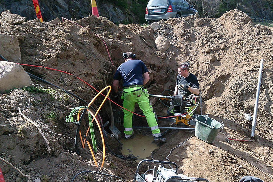 Håltagning vid vägen.