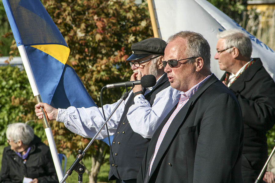 Christian Persson, Hälle IF, höll talet till nationen.