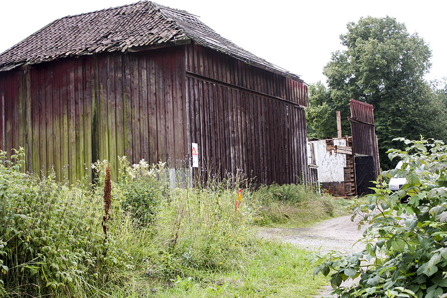 Den fallfärdiga ladan på Tjöstelsröd.