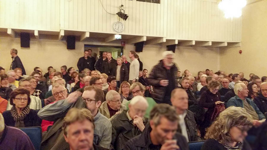 En fullsatt Grundtvigsal på Folkhögskolan. (Bild: Lars Kjellberg)